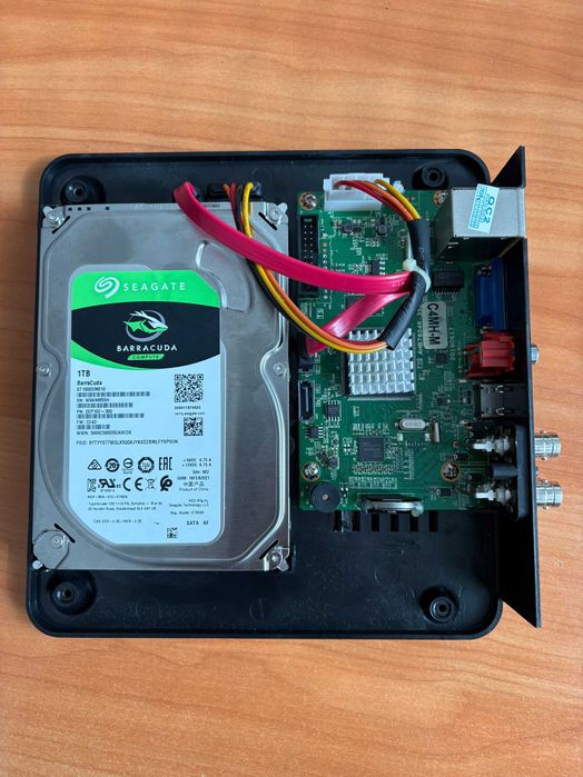 Хибриден 4-канален 5MPX DVR TRX-5004UHD