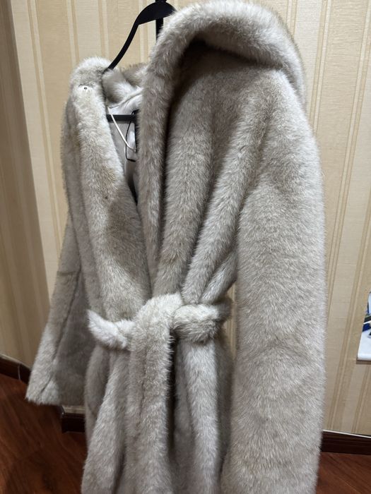 Шуба белая от Zara
