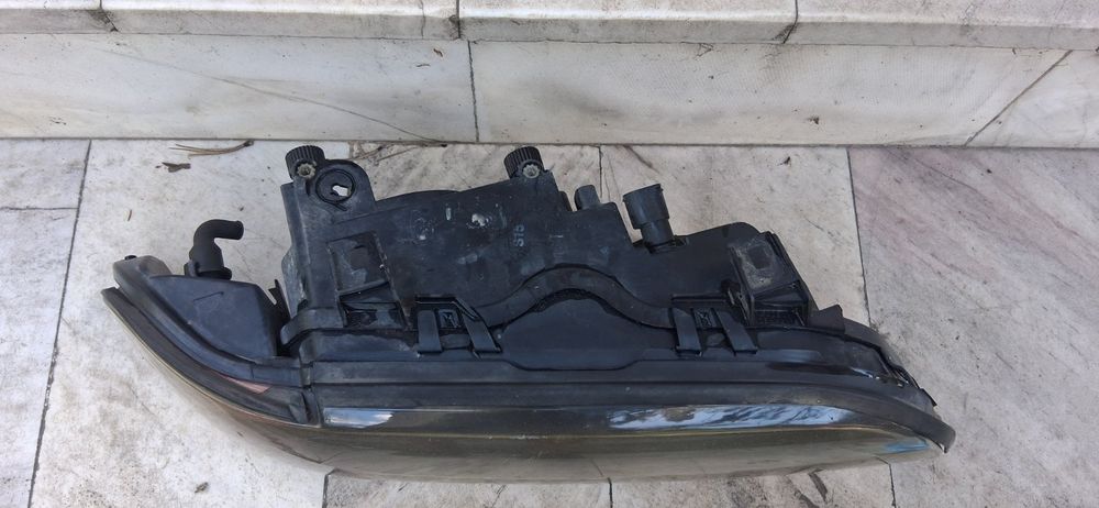 Фар за BMW E39 HELLA десен здрав