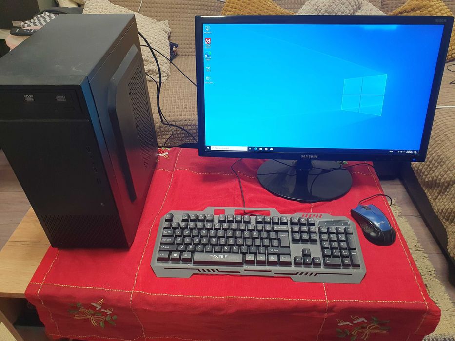 Desktop complet cu windows 10