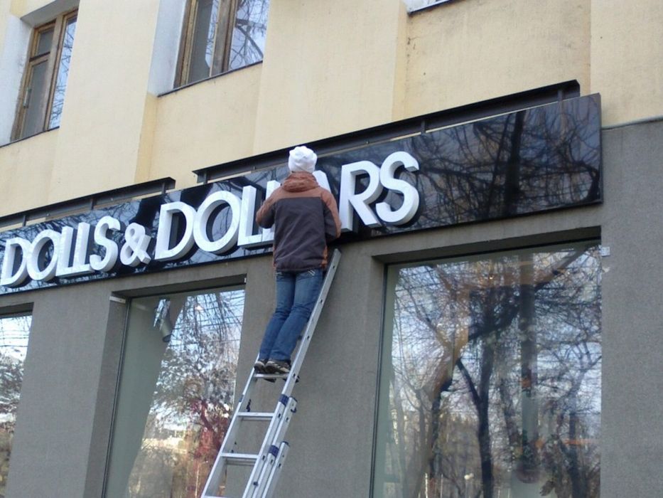 Профессиональная мойка вывесок