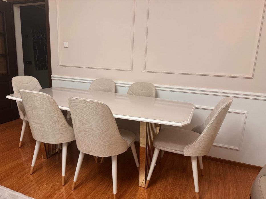 Стол и 6 стульев