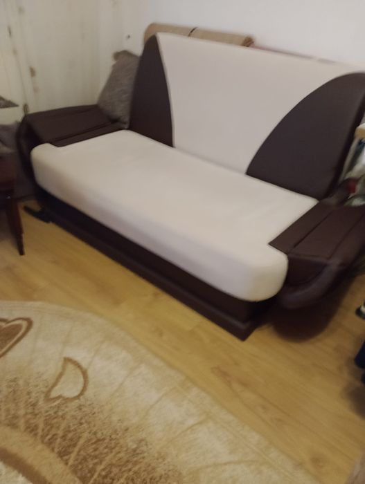 Canapea extensibila cu lada de depozitare pentru toate obiectele