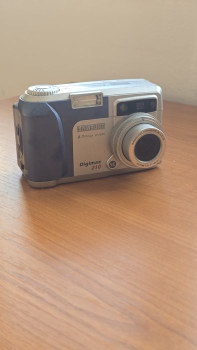 Aparat foto digital  vintage Samsung Digimax 210 se