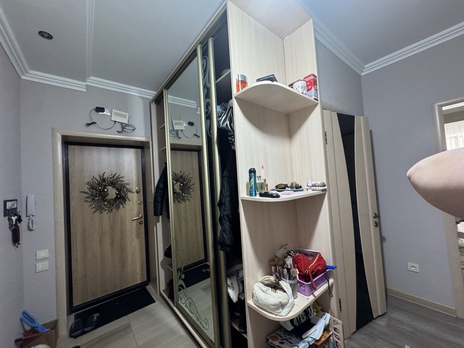 Продам шкаф в прохожую