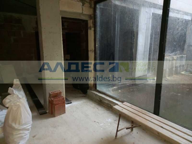 Продава имот, подходящ за преустройство, в луксозна сграда в Бояна!