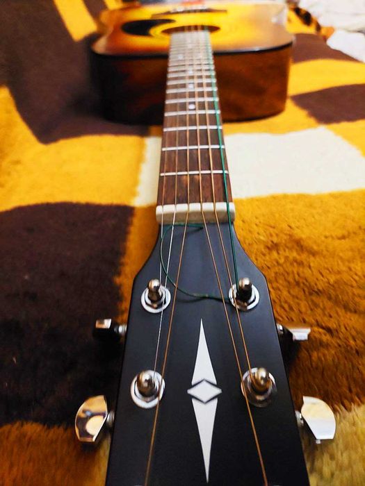 Продам Электроакустическую  гитару Cort