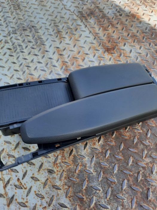 Подлакътник Мерцедес W204