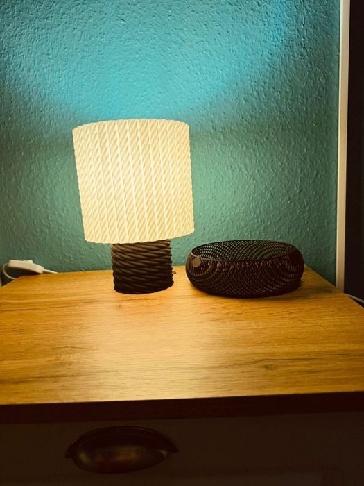 Модерна Настолна Лампа