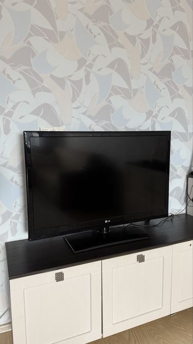 Телевизор LG, 100 см диагональ