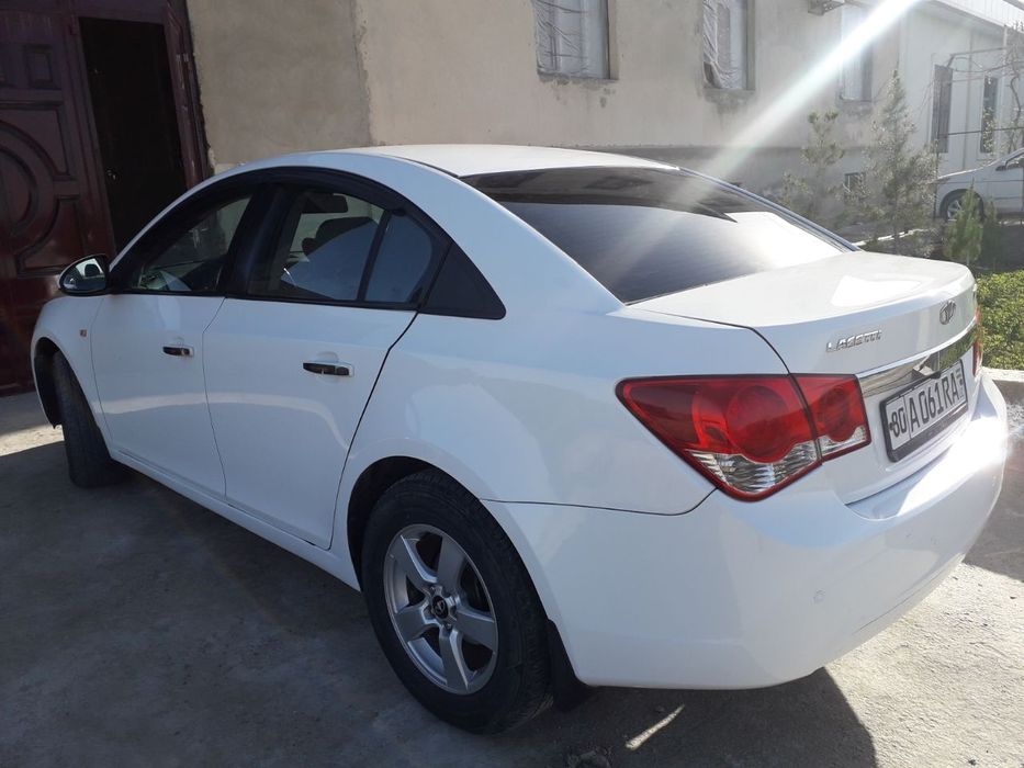 Ласетти Круз сотилади. Холати яхши. Метани бор.