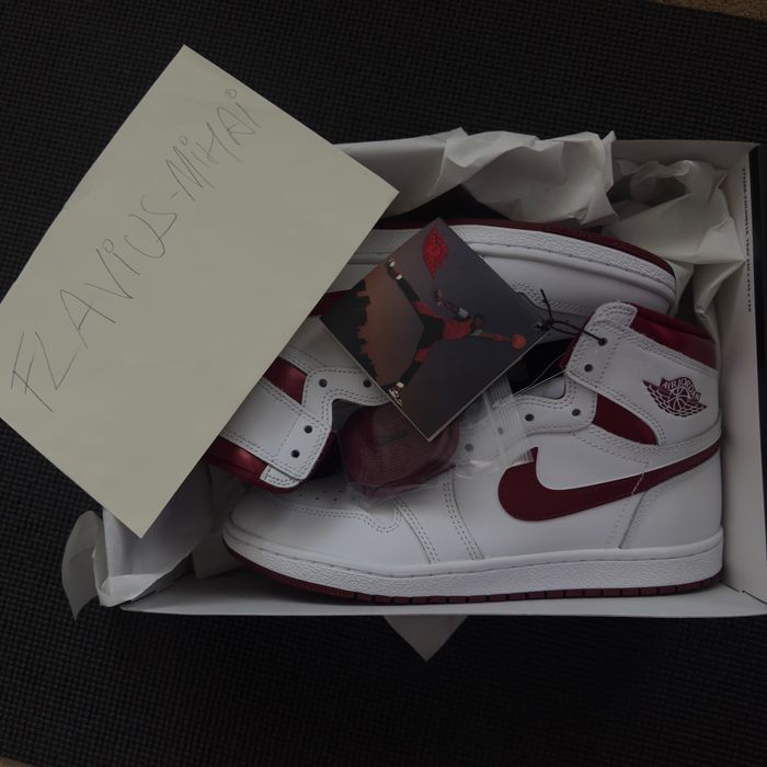 Jordan Retro 1 High Metallic Burgundy