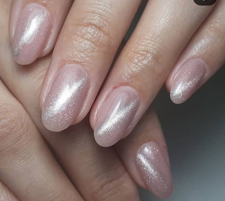 Маникюр в салоне