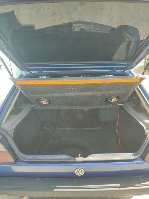 Продаю автомобиль гольф 2 год 89