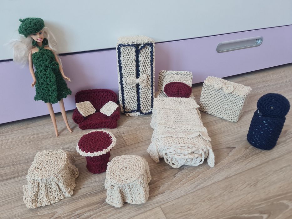 Мебели и аксесоари за кукли