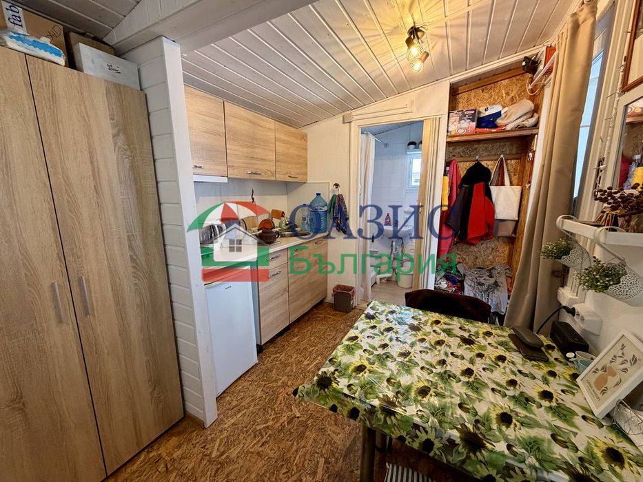 Топла къща 32 кв. + фундамент 80 кв., парцел 947 кв. село Порой,