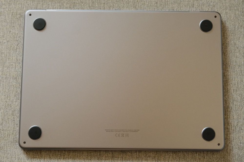 MacBook Air 13” Apple M2, 8GB RAM, 512GB SSD, Space Grey, husă REDANT