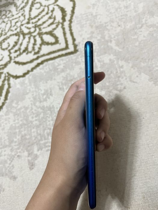 продается смартфон HUAWEI Y7 2019