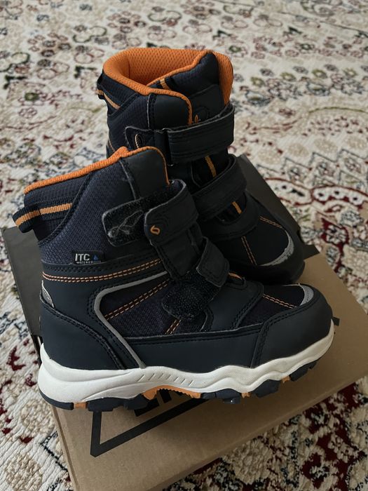 Детский ботинки продается