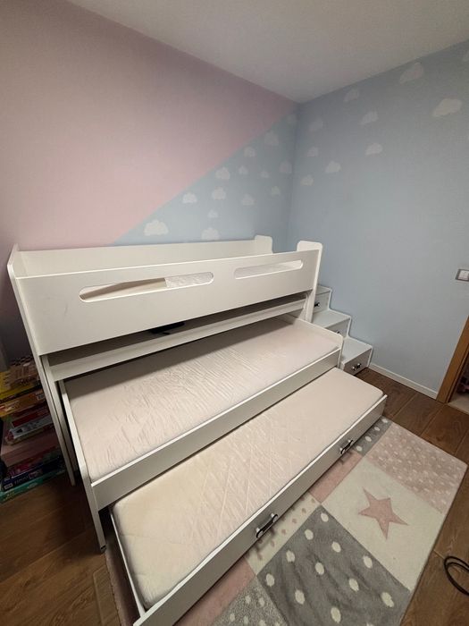 Детско триетажно легло с модул стълби, бюро и три матрака