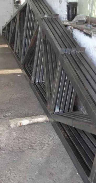 Vând hale metalice / structuri învelite cu panau sendwichi confectione
