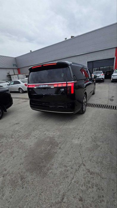 ZEEKR 009 miniven KIA, Voyah, BYD o'rniga