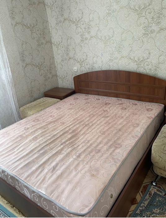 кровать кровать .