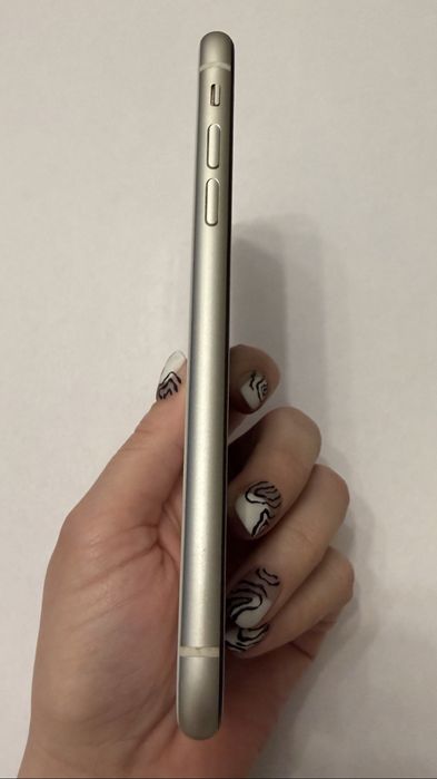 iPhone 11 — отличное состояние, полностью рабочий