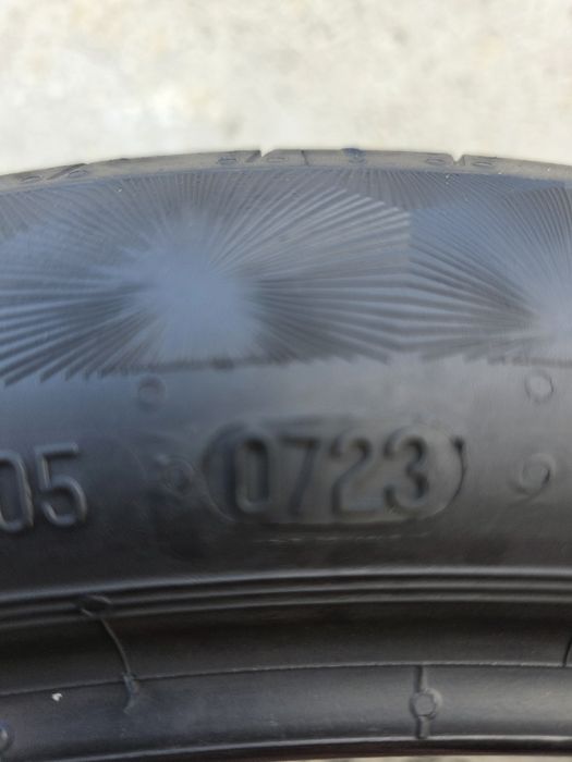 Vand  două anvelope de vara continental  225 45 19  dot 0723