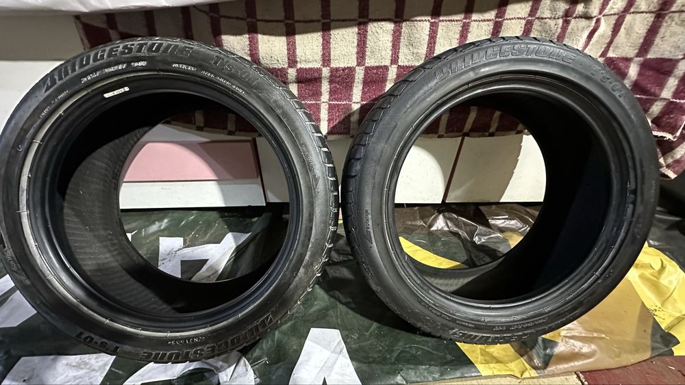 Продам шины BRIDGESTONE R17/ 215/50