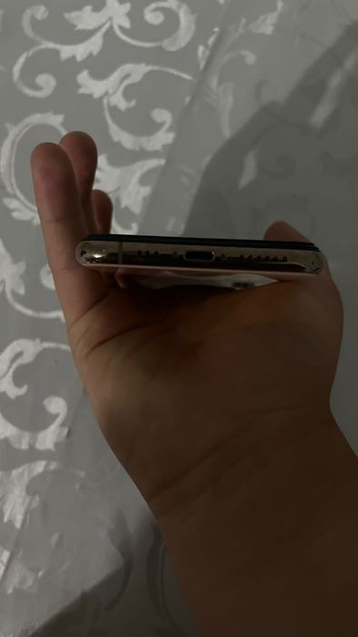 Продам iPhone xc в хорошем качестве