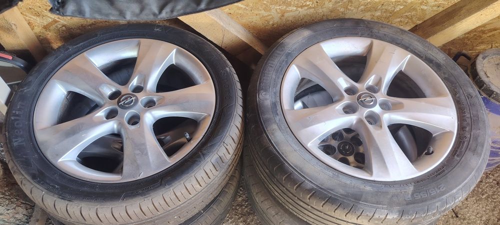 De vanzare set jante cu cauciucuri de vară in conditii bune marime 215 / 55 R 17