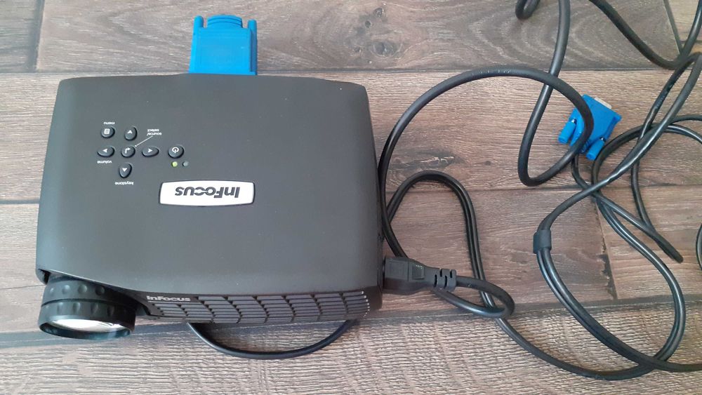 Vand videoproiector InFocus IN 10, portabil