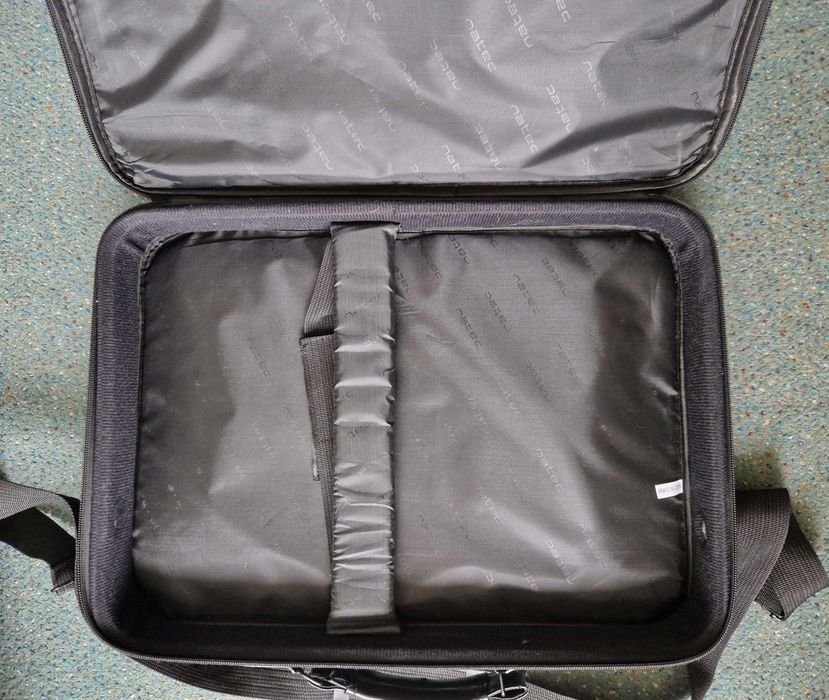 Чанта за лаптоп 16 инча в добро състояние