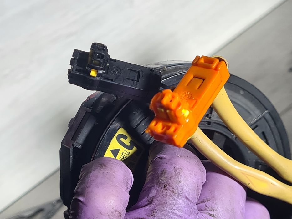Radio cd, bloc manete semnalizări,spira volan, carcasă filtru aer Toyota t25 ,motor 2.0 crdi