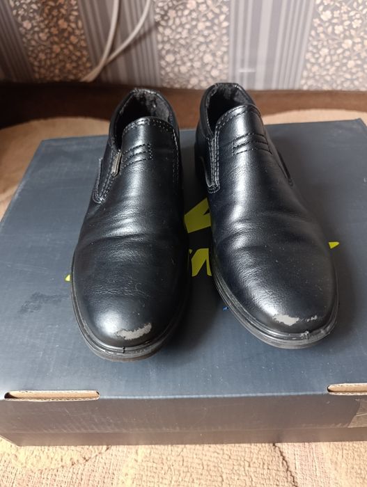 Продам туфли для мальчика