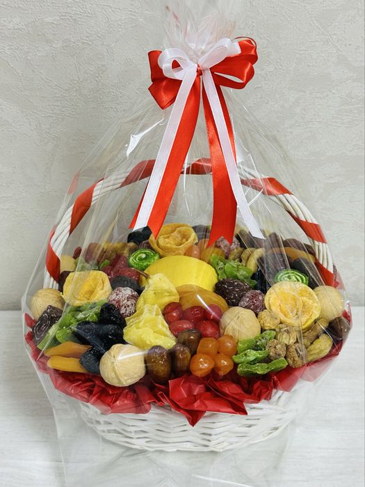 Корзинка с сухофруктами