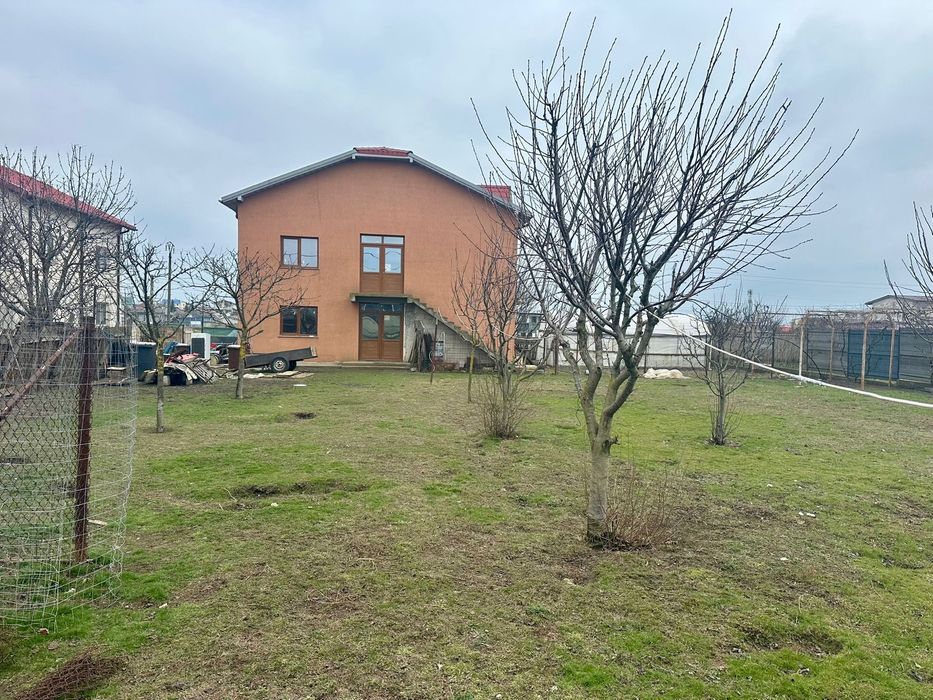 Casa la rosu Costinesti