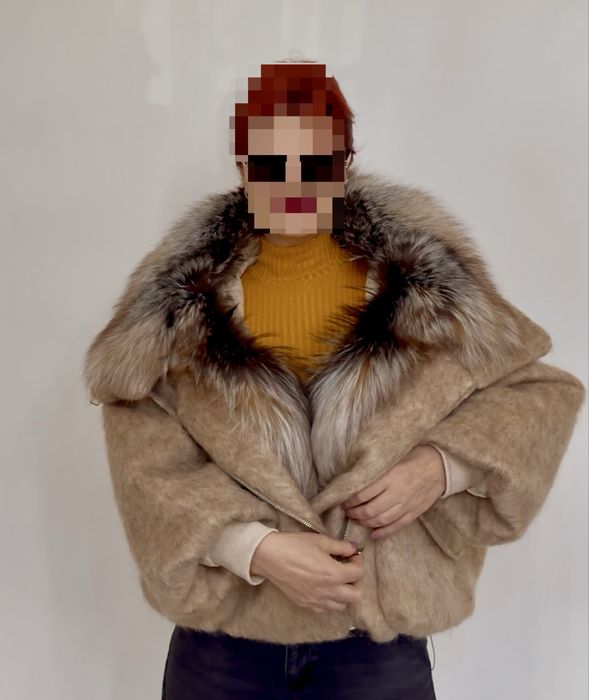 Bomber superb,lana 100%,dublat de geaca cu puf de gasca,guler raton