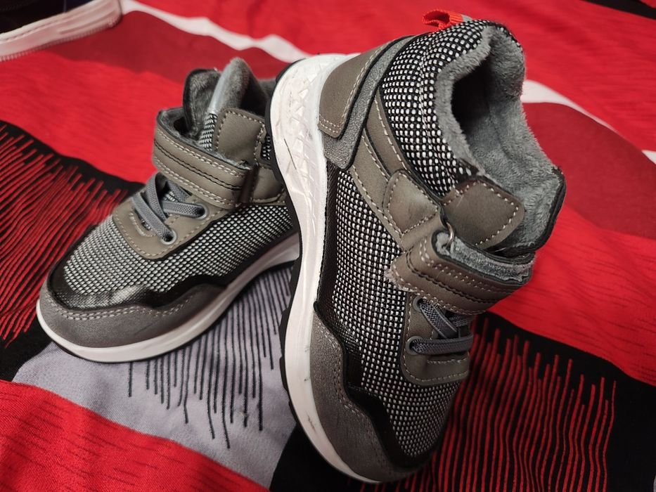 Ghete mărimea 27 , in stare foarte buna, 165 cm