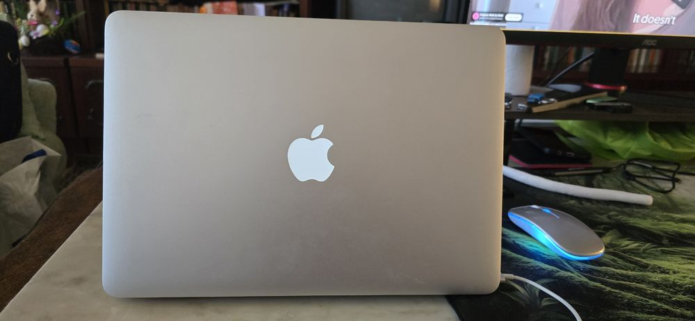 MacBook Air 13 inch 2014 A1466 256GB – Отлично състояние, Windows 10