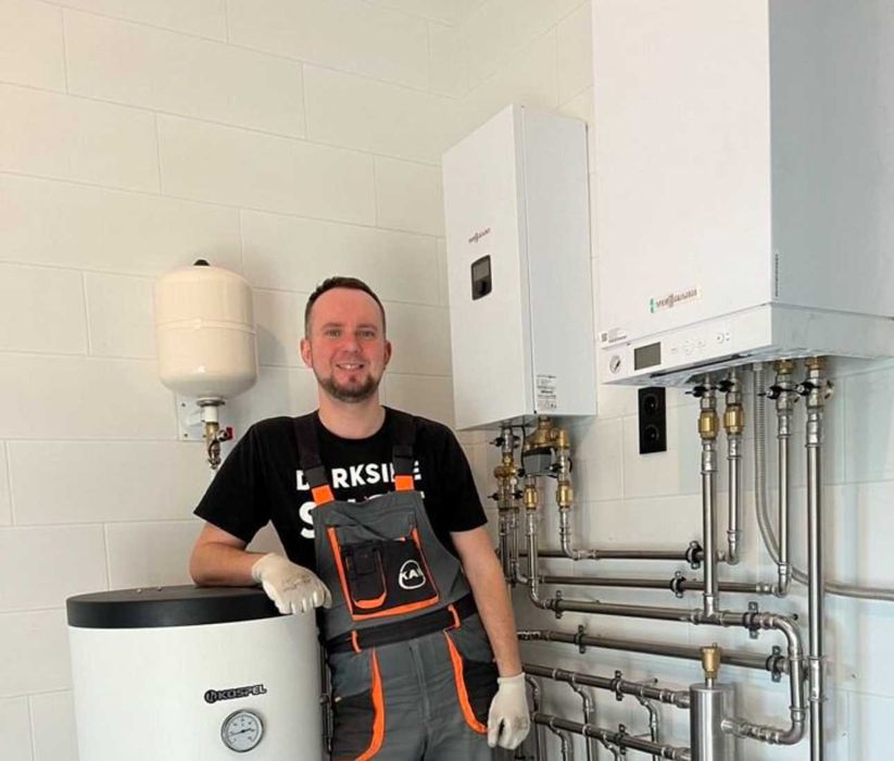 Сантехник недорого: установка полотенцесушителя и смесителя