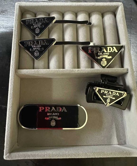 Висок клас фирмени аксесоари за коса Dior, Prada, Miu Miu, Chanel, Balenciaga и Valentino.