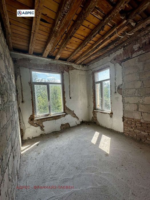 Къща в Ловеч, област-с.Гумощник площ 170 цена 55000