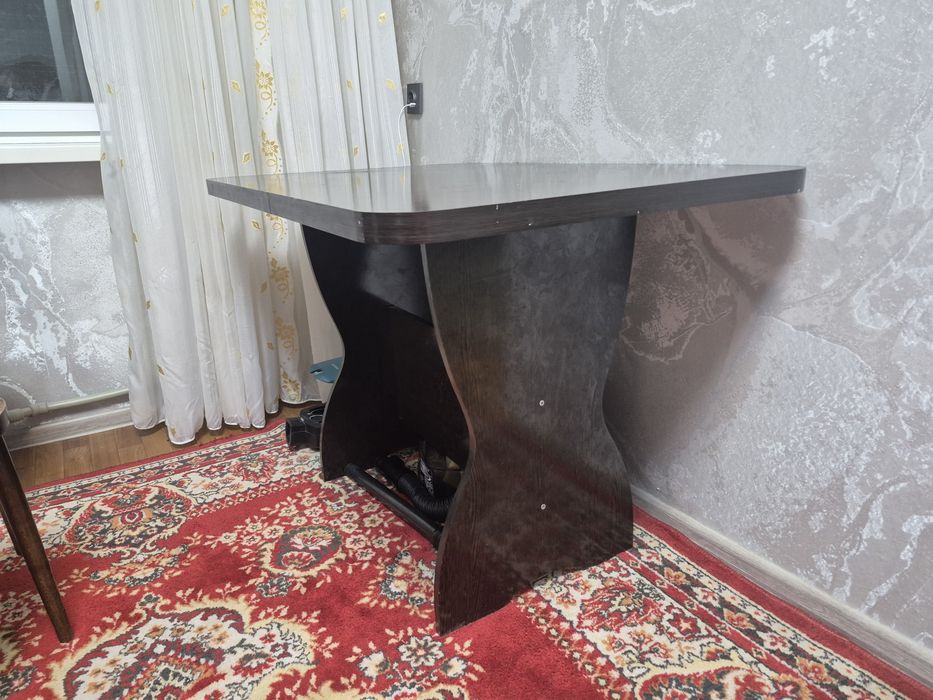 Стол. Чайная стол