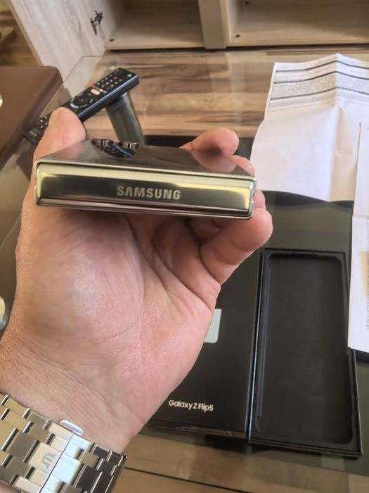 Samsung z flip 5 256G.