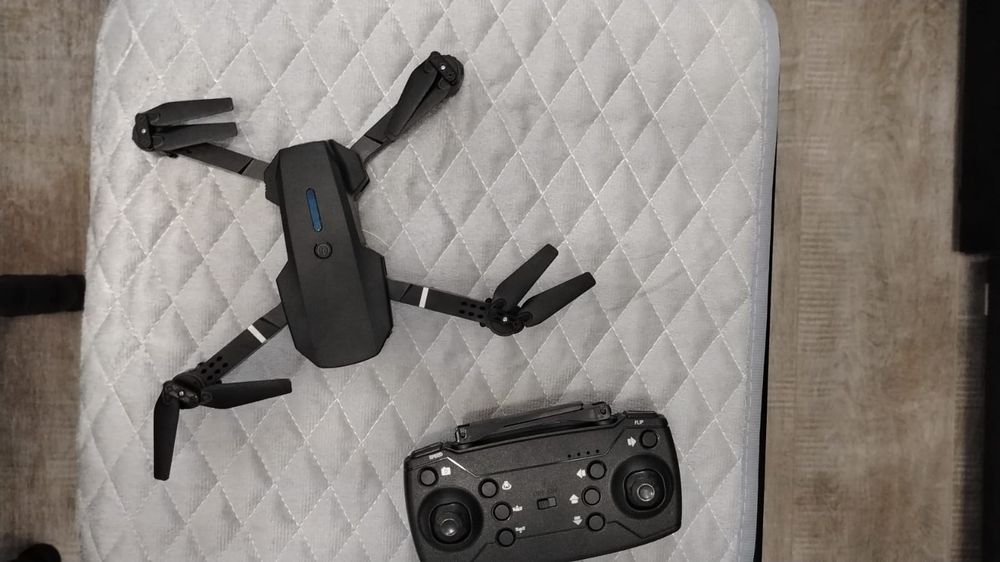Продам новый игровой дрон е99pro 2025