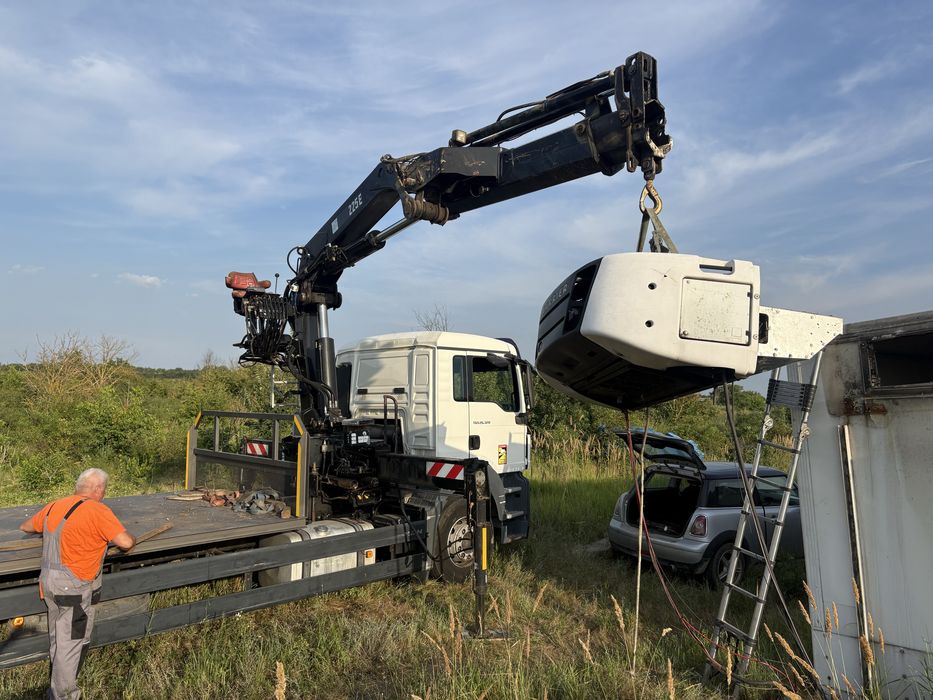 INCHIRIEZ  CAMION CU MACARA  , Platforma    utilaje