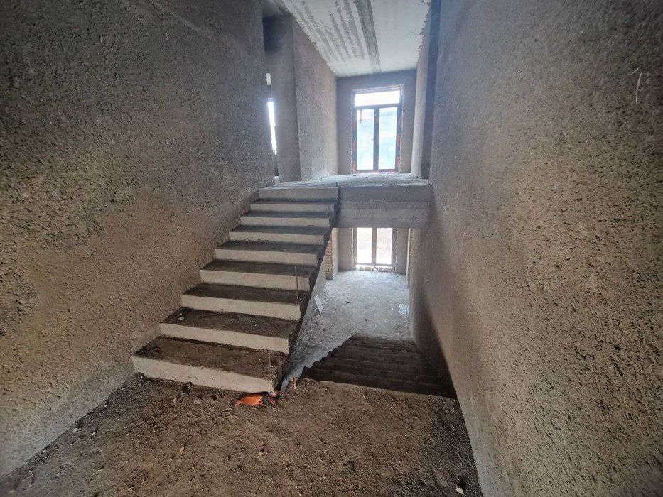 Samarqand shahri, Chayniyda Town House sotiladi