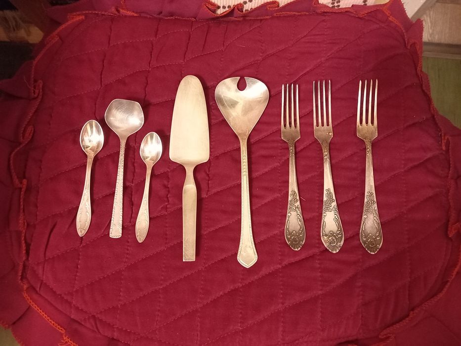 Мельхиоровые ложки, вилки и лопатк для торта СССР.